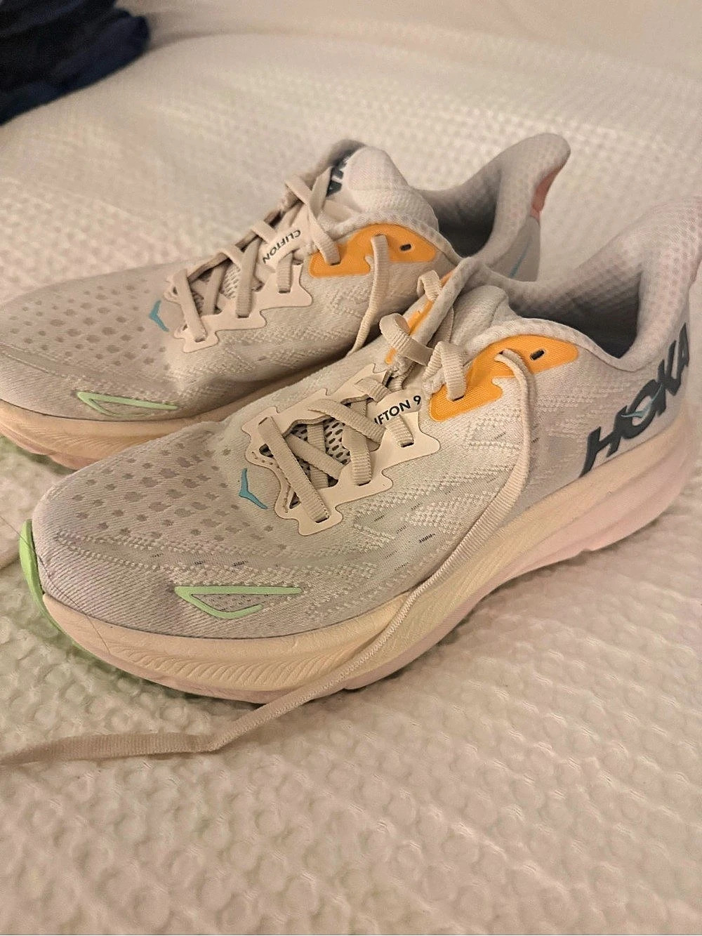 Women’s Cream hooks Clifton 9 like new size 7.5